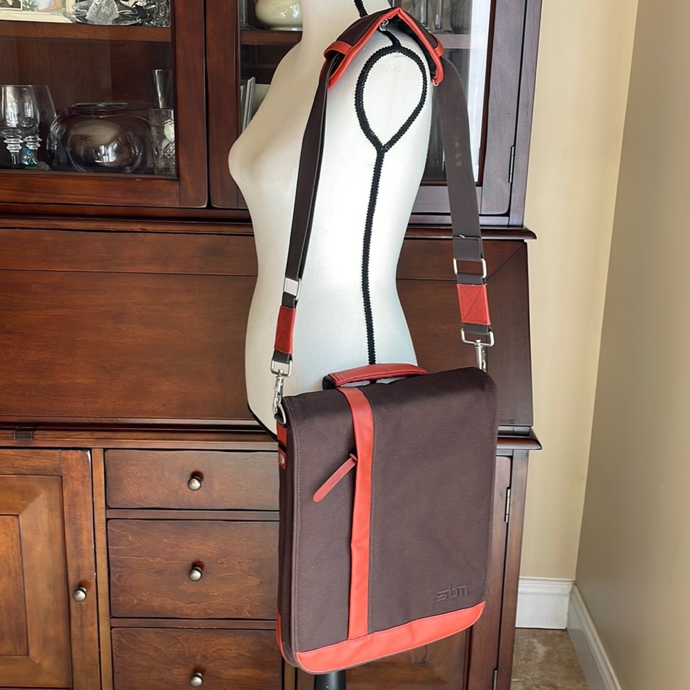 STM Vertical Laptop Bag Messenger